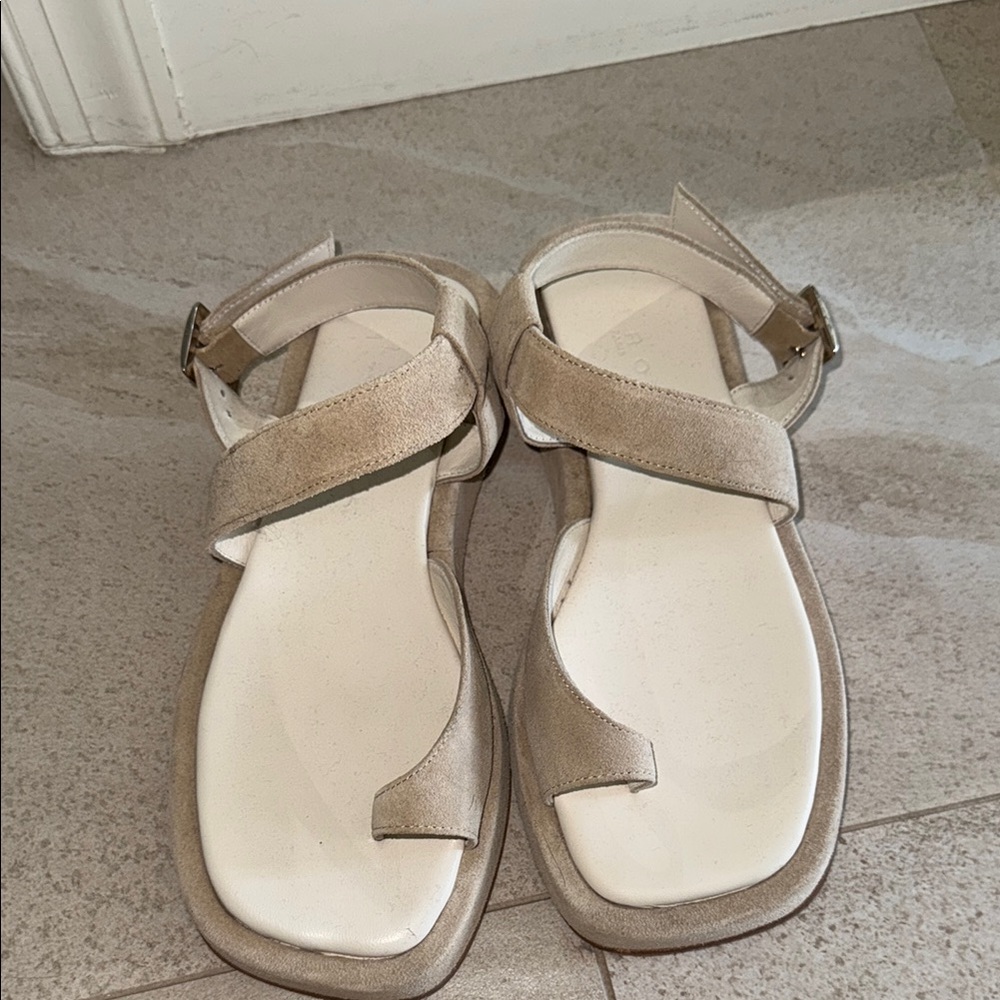 ❤️❤️IRO Beige Sandals Size 7- offers welcomed!!❤️❤️